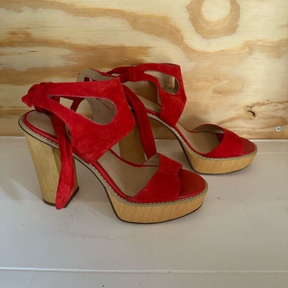 NWOT Very Volatile Heels - Picture 1 of 6